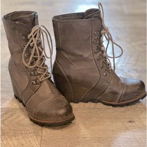 Massini brand Wedge Boots